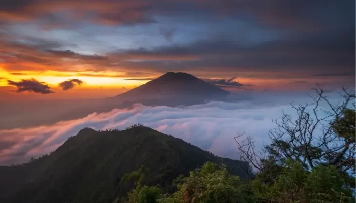 Gunung Telomoyo: Menikmati Panorama Pegunungan dan Sensasi Sunrise Eksotis di Jawa Tengah