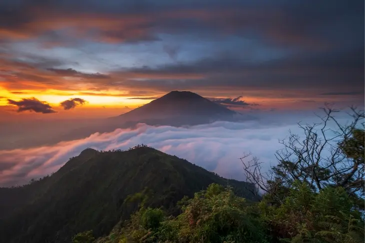Gunung Telomoyo: Menikmati Panorama Pegunungan dan Sensasi Sunrise Eksotis di Jawa Tengah