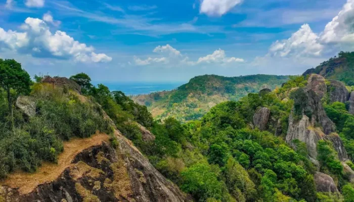 Gunung Api Purba Nglanggeran: Pesona “Jogja Lantai Dua” dengan Panorama Alam dan Sejarah Purba
