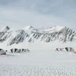 Bangga! Dua Putri Mahitala Kibarkan Merah Putih di Puncak Benua Antartika