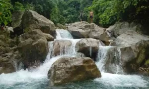 Curug Leuwi Cieung, yang Airnya Sebening Tatapan Mata Raisa