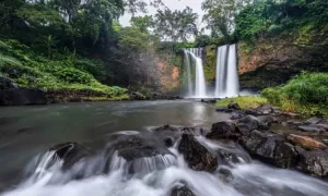 Menelusuri Curug Bengkawah yang Megah di Jawa Tengah
