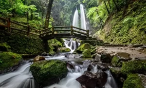 Mengintip Kepingan Surga Dunia di Air Terjun Jumog yang Menakjubkan