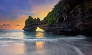 Menikmati Keindahan Sunset Di Pantai Pura Batu Bolong Canggu, Bali