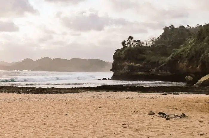 Pantai Batu Bengkung