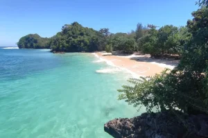 25 Wisata Pantai di Malang yang Indah dan Paling Hits
