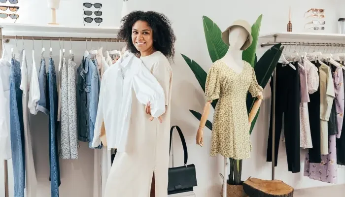 10 Merek Baju Lokal Perempuan yang Modis dan Ramah di Kantong