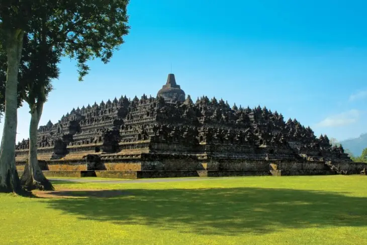 Candi Borobudur: Jejak Sejarah, Filosofi, dan Keagungan Candi Buddha Terbesar di Dunia