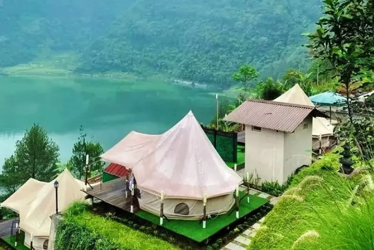 Bukit Cinta Telaga Menjer