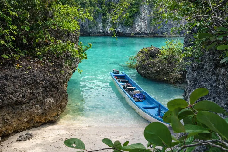 Keunikan Pulau Bair Dibanding Destinasi Lain