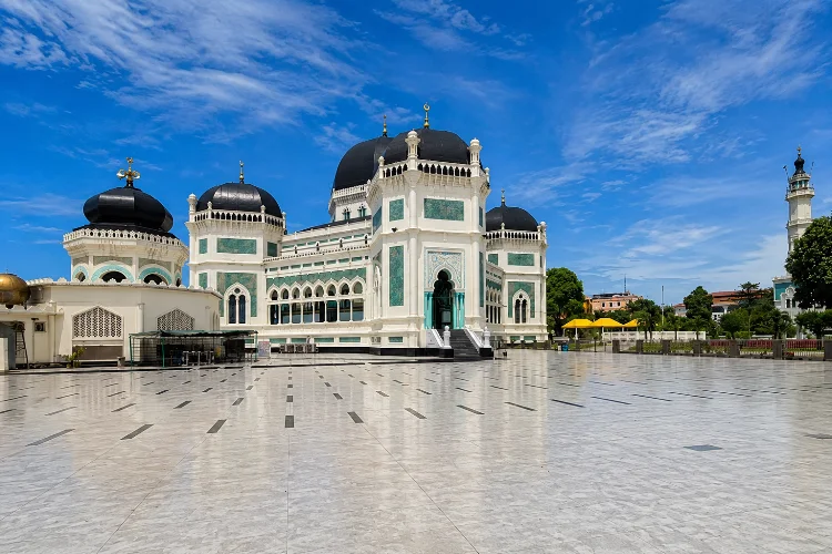 Masjid Raya Al-Mashun, Simbol Kemegahan Kesultanan Deli