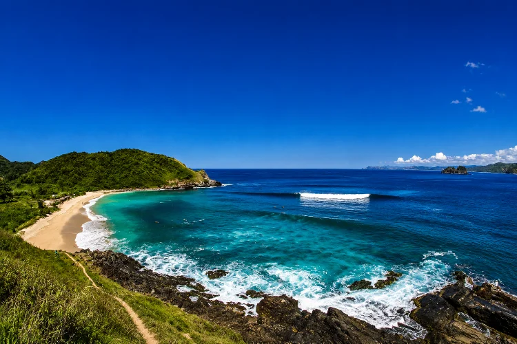 Pantai Mawi, Surganya Peselancar di Lombok
