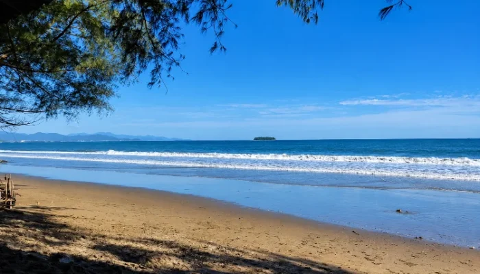 11 Wisata Pantai di Padang yang Populer dan Hits Dikunjungi