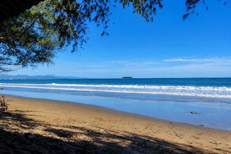 11 Wisata Pantai di Padang yang Populer dan Hits Dikunjungi